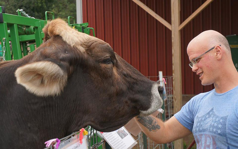 Gary Yourofsky and a cow